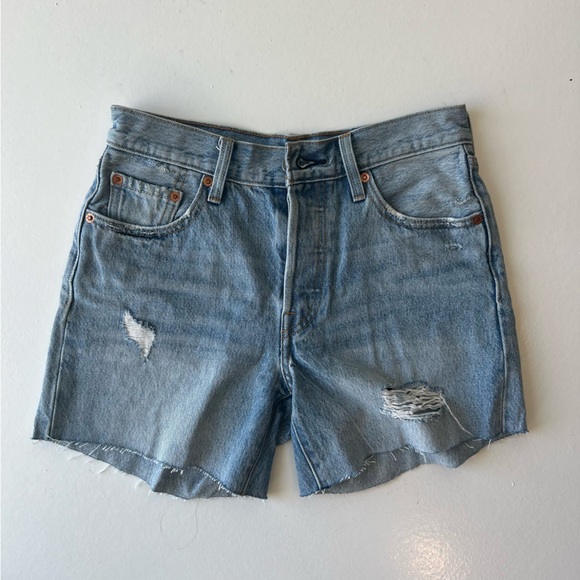 Levi light wash denim jean shorts - Picture 1 of 4